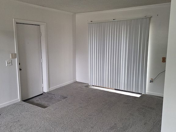 5th image of 121 Apollo Ct W