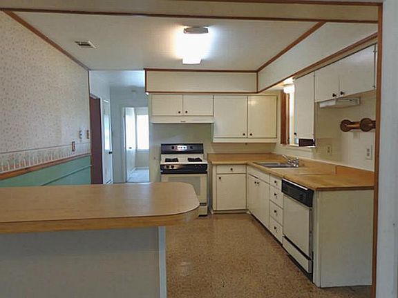 2nd image of 2408 Vickie Dr