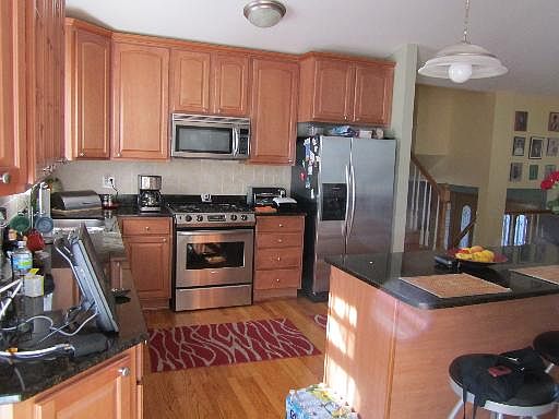 4th image of 9841 Glendale Ln
