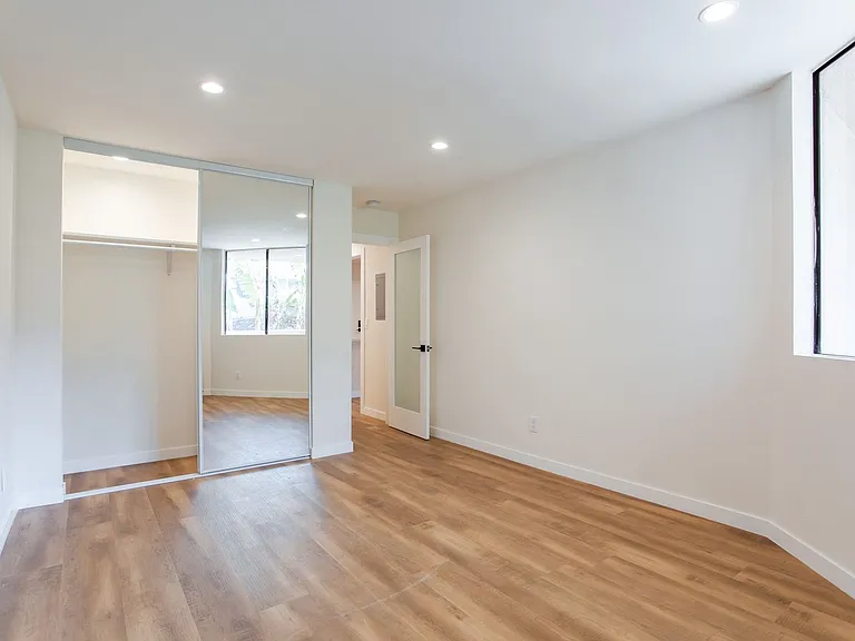West Knoll Plaza Apartments — Photo 33