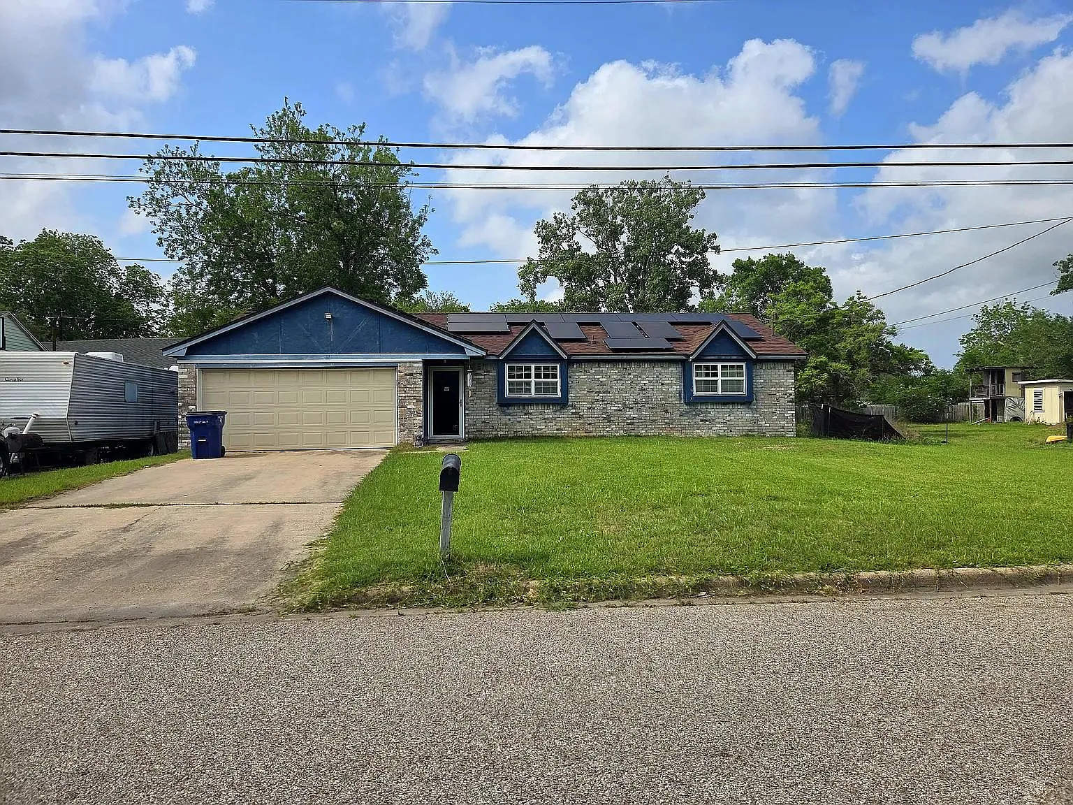3 bed, 2.0 bath, 1150 sqft, $2,200 — Photo 1