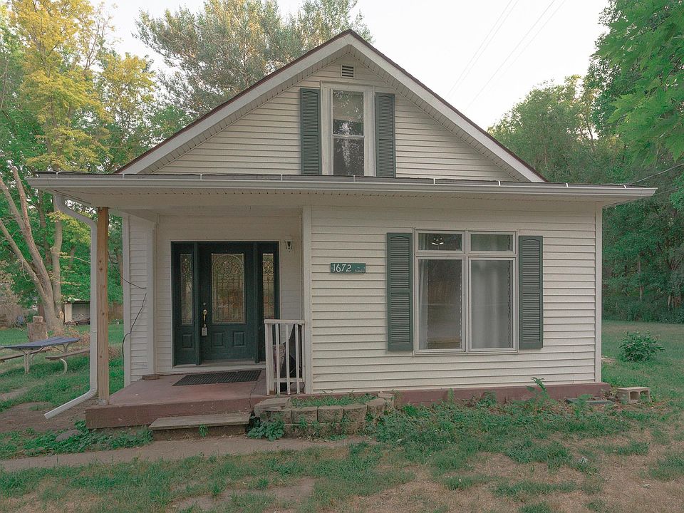 1st image of 1672 W 29th St