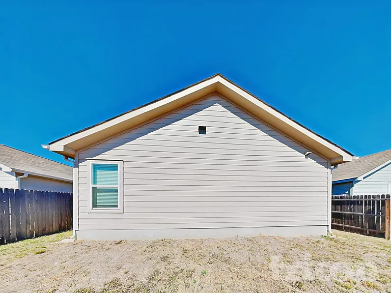 8506 Amistad Cv — Photo 15