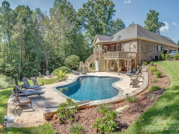 1043 Marguerite Dr, Lowell, NC 28098