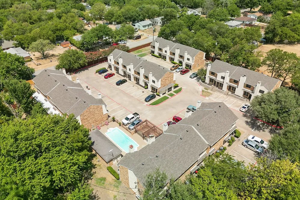Highland Oaks — Photo 1