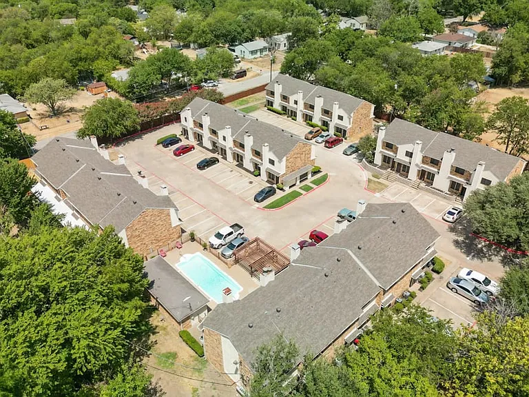 Highland Oaks — Photo 1