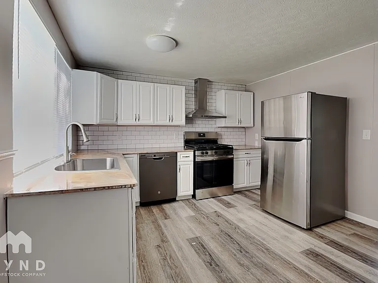 2270 Cardston Dr — Photo 4