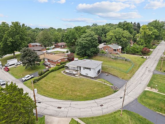 2nd image of 1328 Foxboro Dr