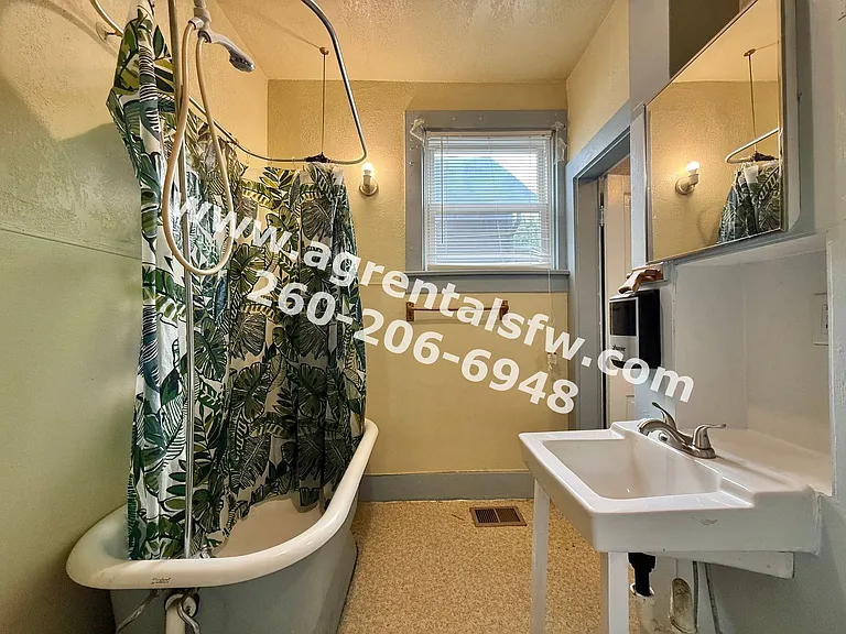 825 Eckart St — Photo 8