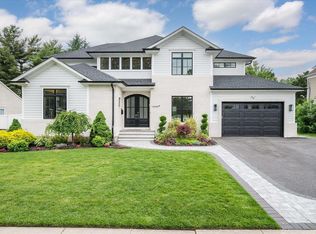 24 Lesley Dr, Syosset, NY 11791