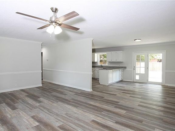 4th image of 4521 Plaza Dr