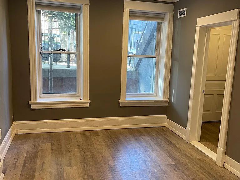1079 N Marshfield Ave #BST — Photo 5