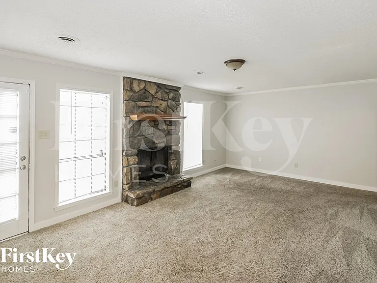 6861 Valley Park Dr — Photo 3