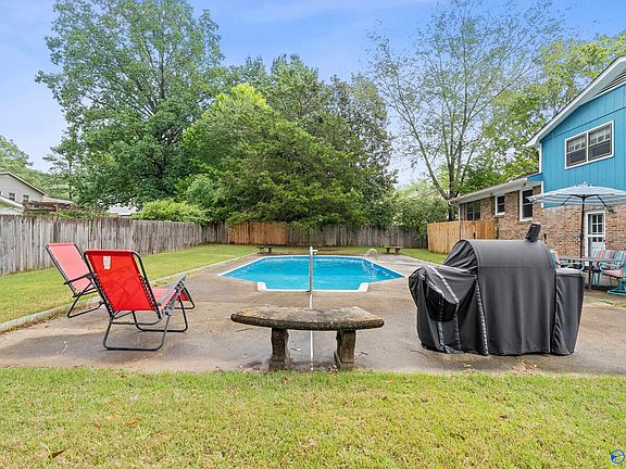 3rd image of 2503 Galahad Dr SE