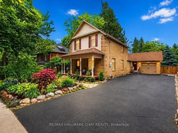 613 Queen St, Newmarket, ON L3Y 2J1
