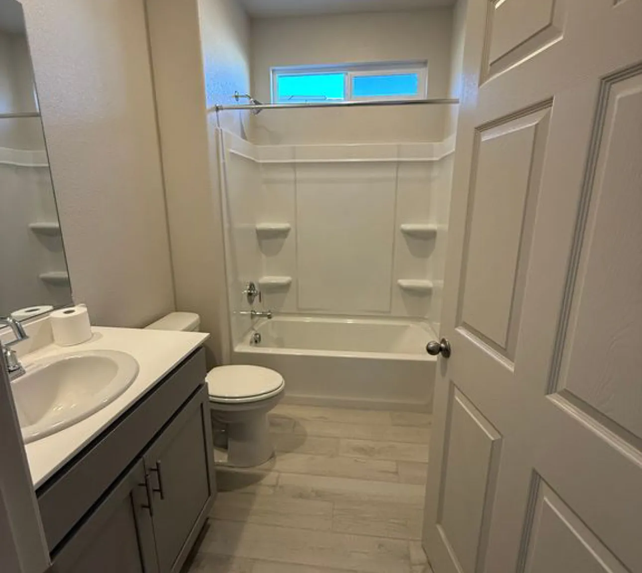 5 bed, 2940 sqft, $3,495 — Photo 4