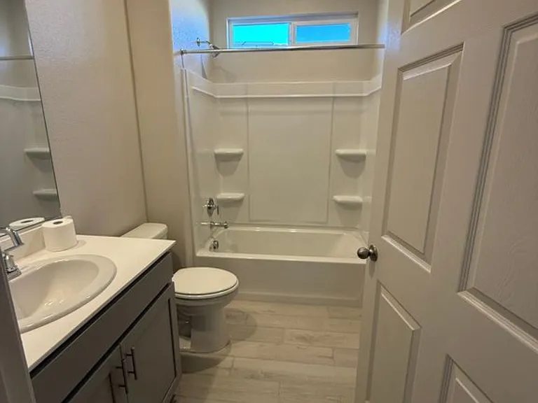 1723 Skagway Ave — Photo 4