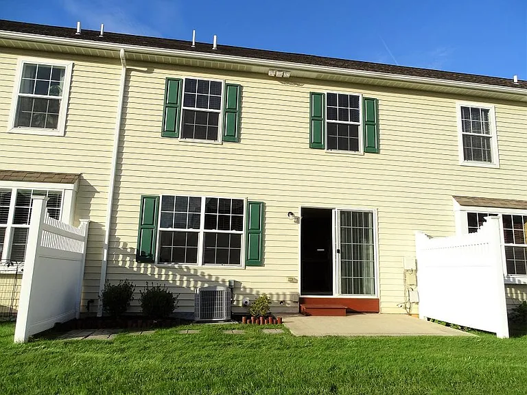 56 N Village Cir — Photo 28