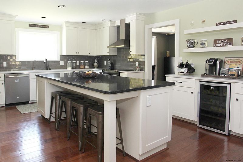 2nd image of 6 SUNNY HILL ACRES Road