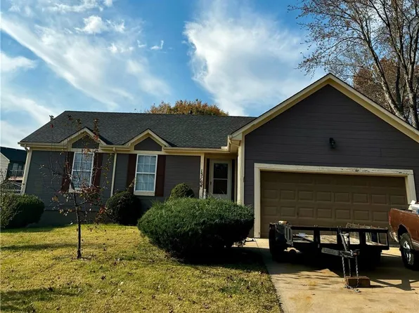13704 Bennington Ave, Grandview, MO 64030