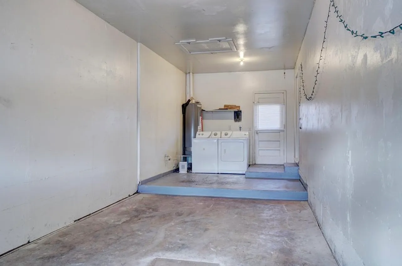 2 bed, 1069 sqft, $1,095 — Photo 3