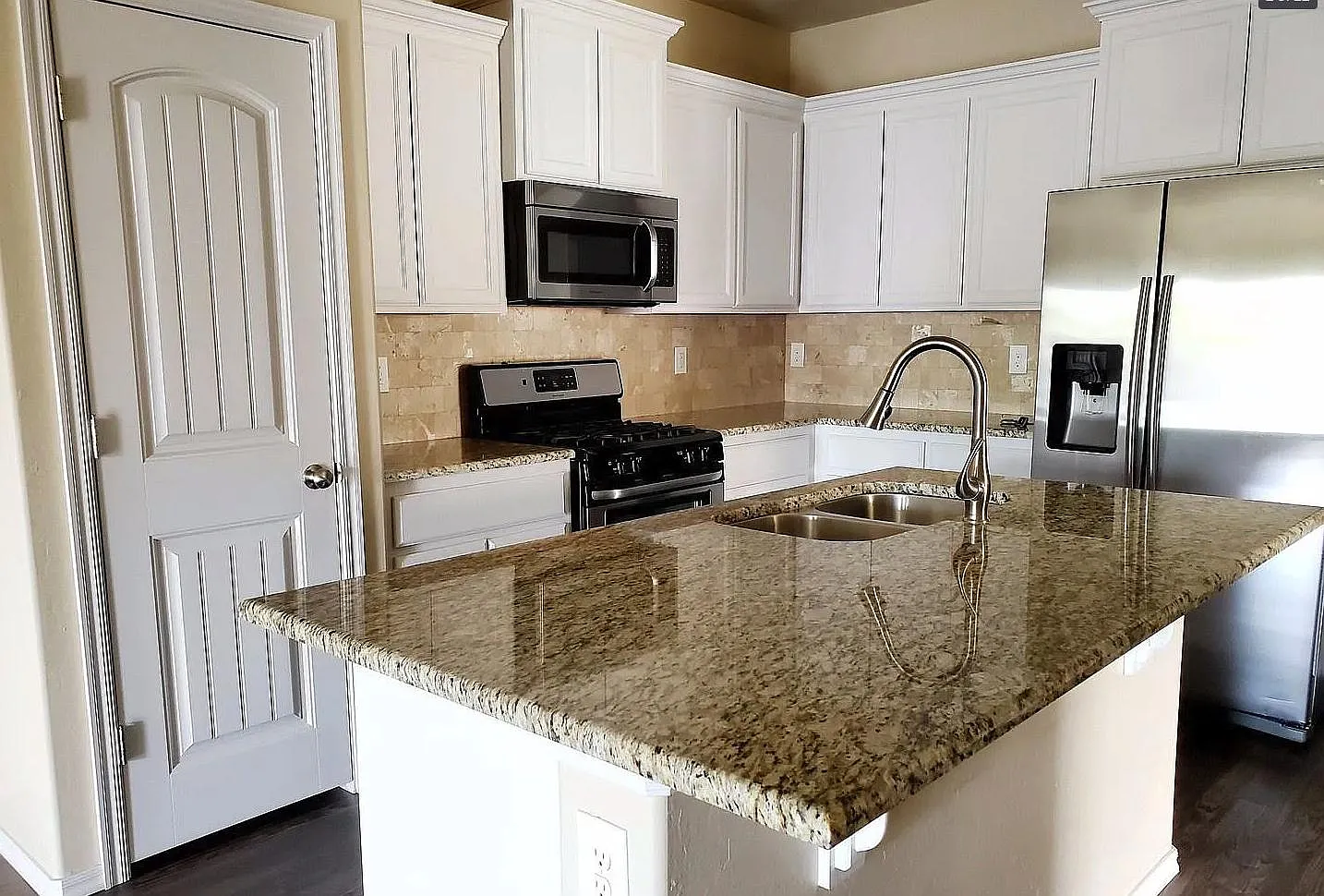 3 bed, 1558 sqft, $1,599 — Photo 1