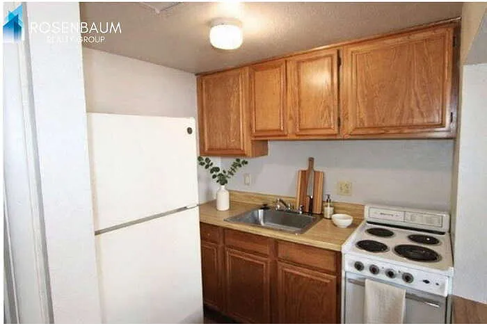 Building Photo - 9230 N 6th St #5
