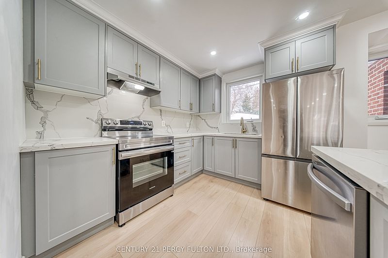 Toronto House for rent - 4 Bedrooms — photo 8