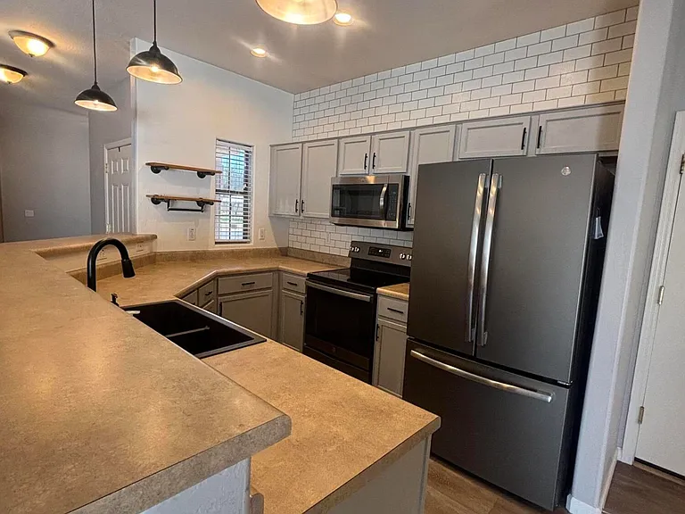 948 E Savannah Dr — Photo 31