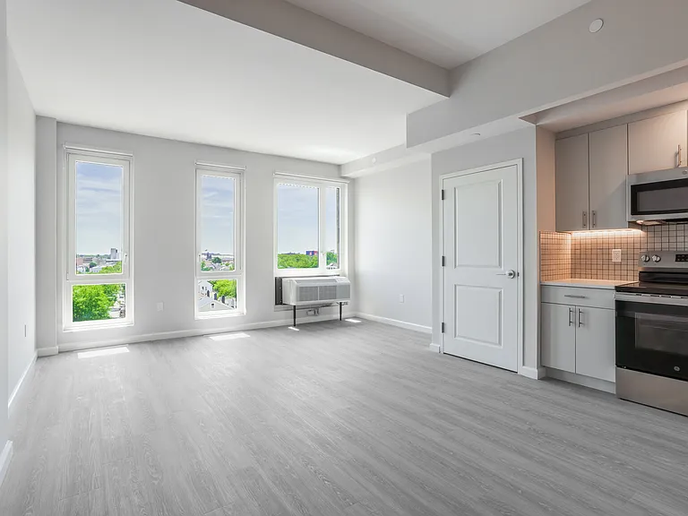 18303 Hillside Ave #3C — Photo 2