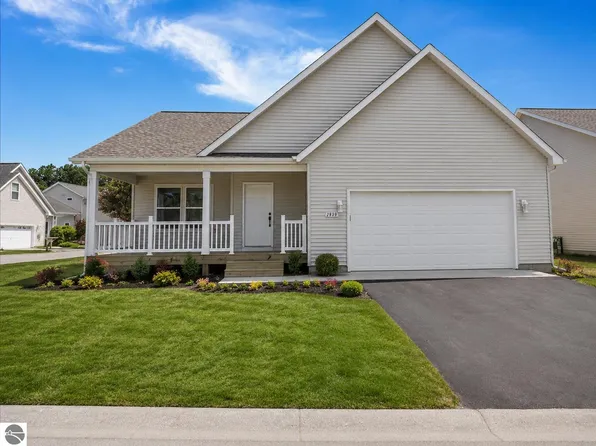 2803 Garnet Ct, Traverse City, MI 49684