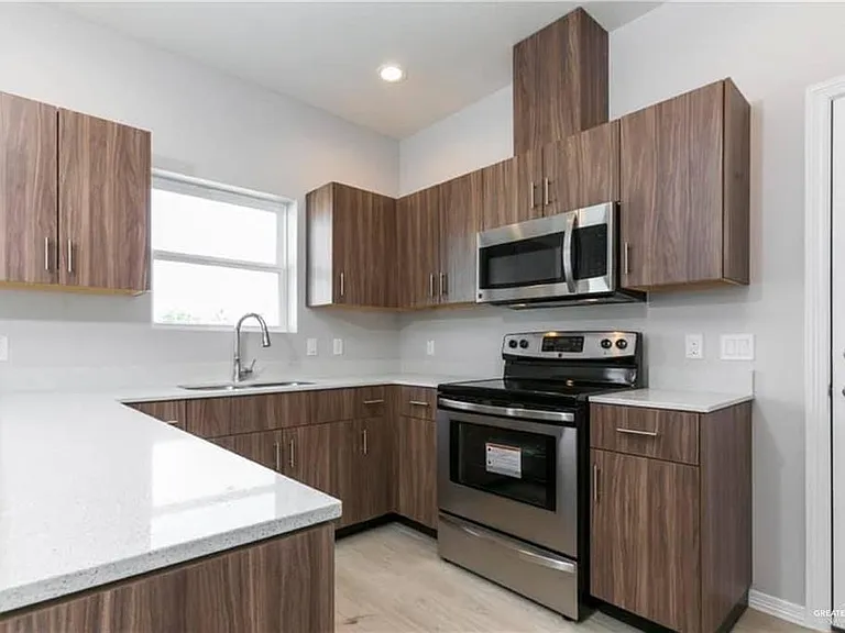 412 Sparrow Rd #1 — Photo 6