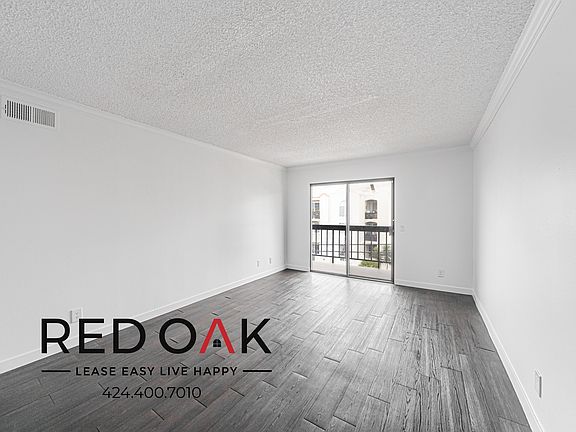 3rd image of 1522 N Formosa Ave #301