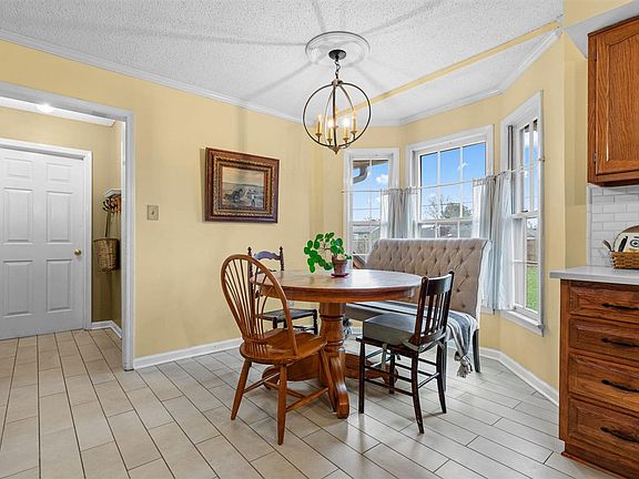 4th image of 832 Rockwood Dr