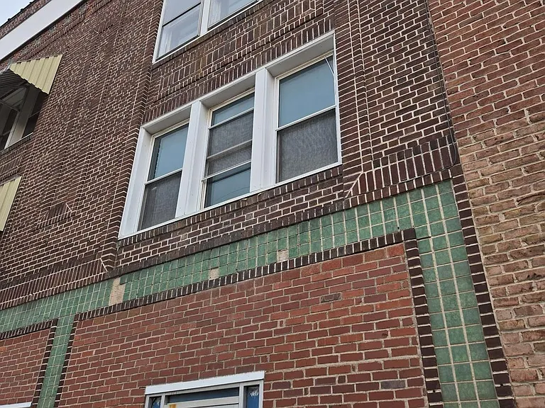 727 E Market St — Photo 3