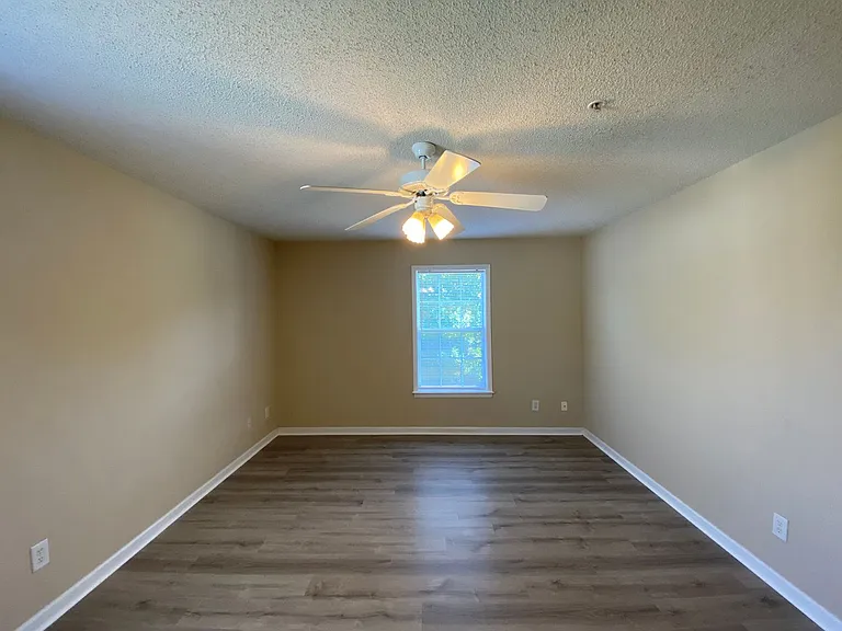 533 Scholastic Ct — Photo 12