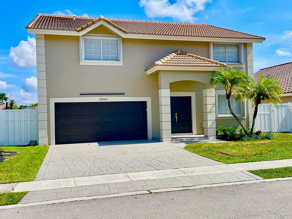 12149 NW 34th St