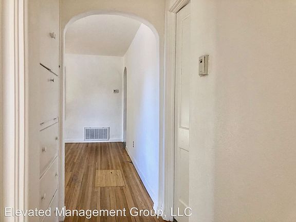 4th image of 903 La Luz Dr NW