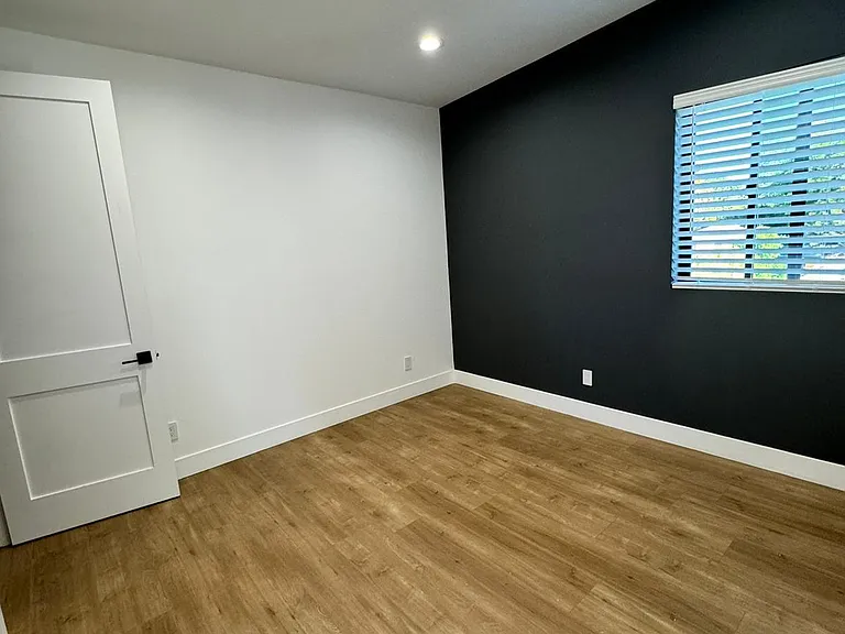 7434 Penfield Ave — Photo 7