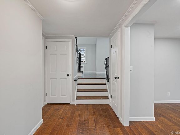 4th image of 2386 Hampton Avenue