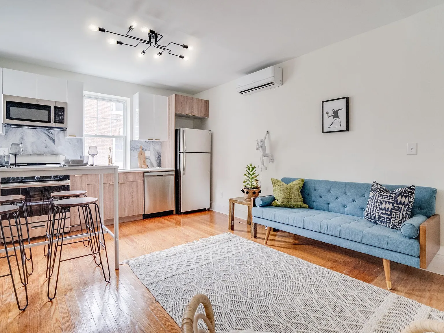 Whitney Court - 431 Whitney Ave! — Photo 4