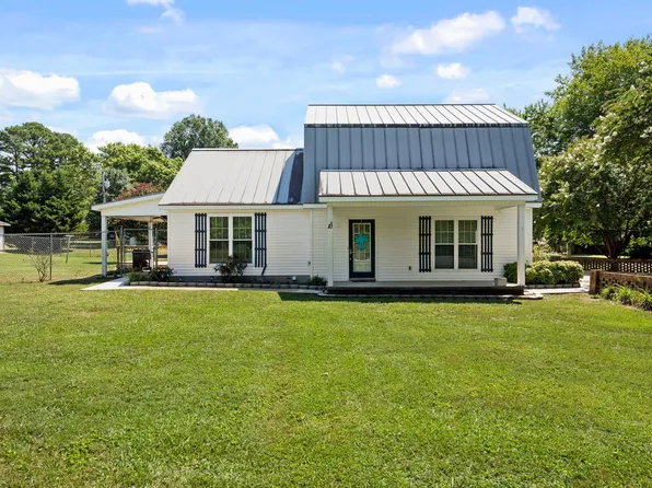 10 Montclair Dr, Killen, AL 35645