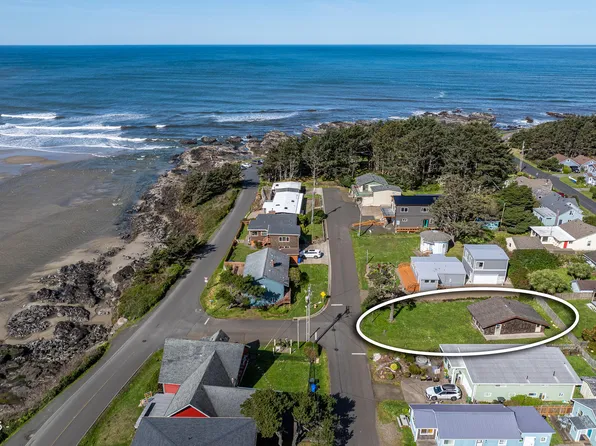 343 1st St, Yachats, OR 97498