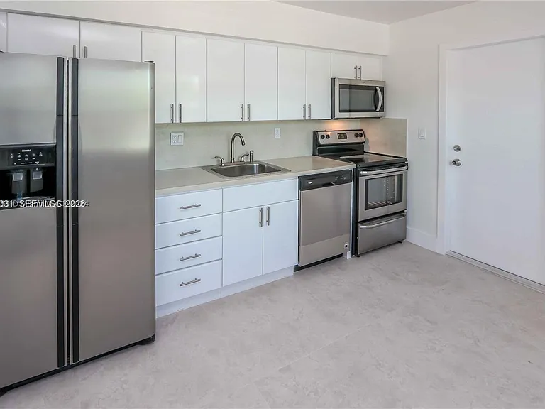 2943 SW 36th Ave #A — Photo 4