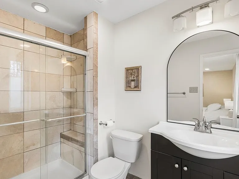 203 Elgin Ct — Photo 5
