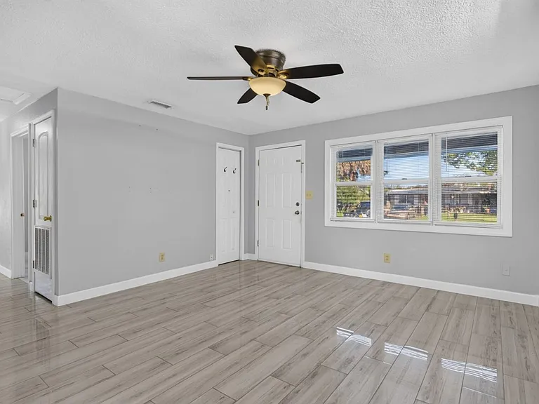 442 Ameca Ave — Photo 5