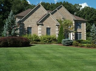 4531 Swan Lake Dr, Akron, OH 44321