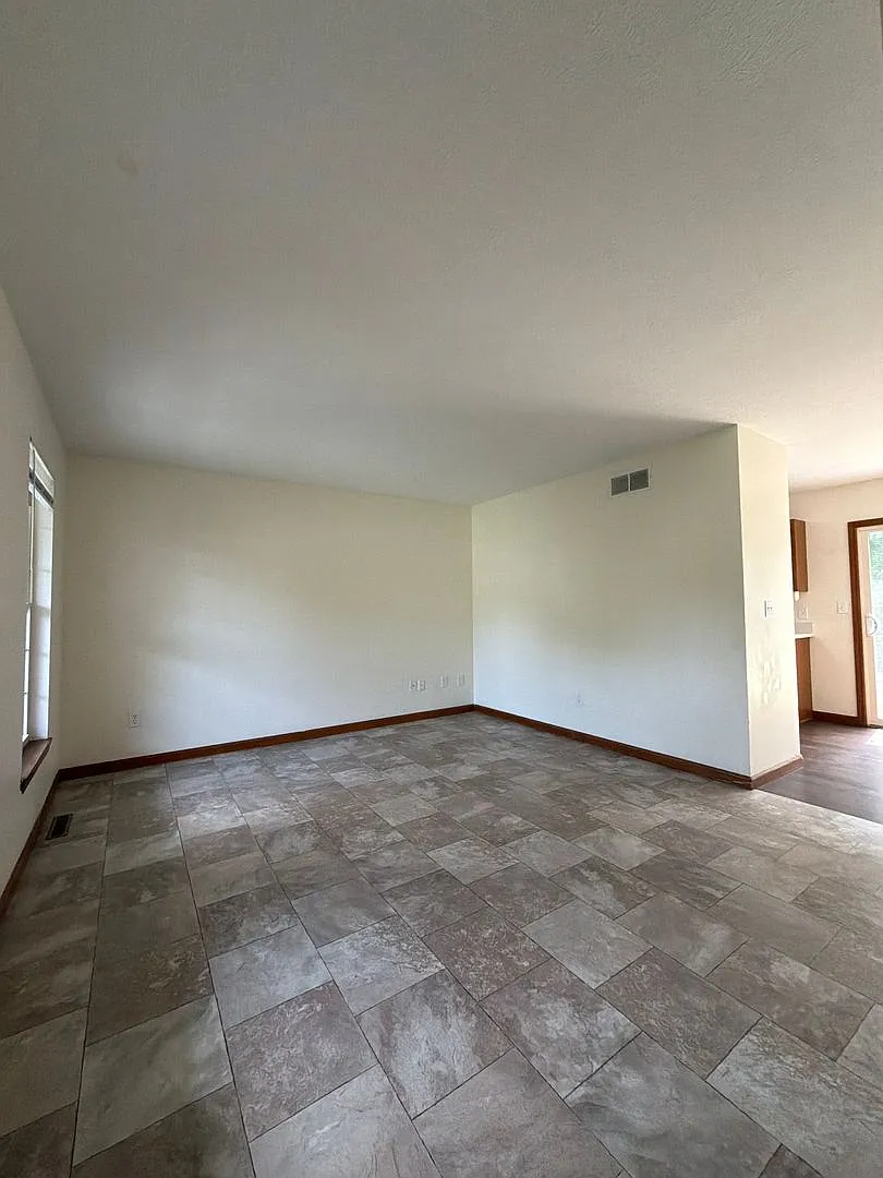 Limited Time $500 Off First Month Rent - 3 Bedroom Home With 2 Car Attached Garage! — Photo 4