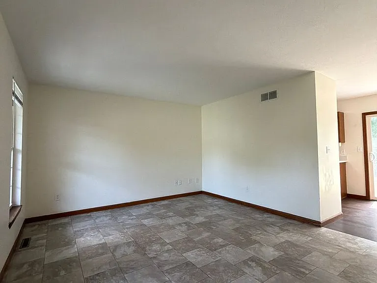 819 Colonial Manor Dr — Photo 4