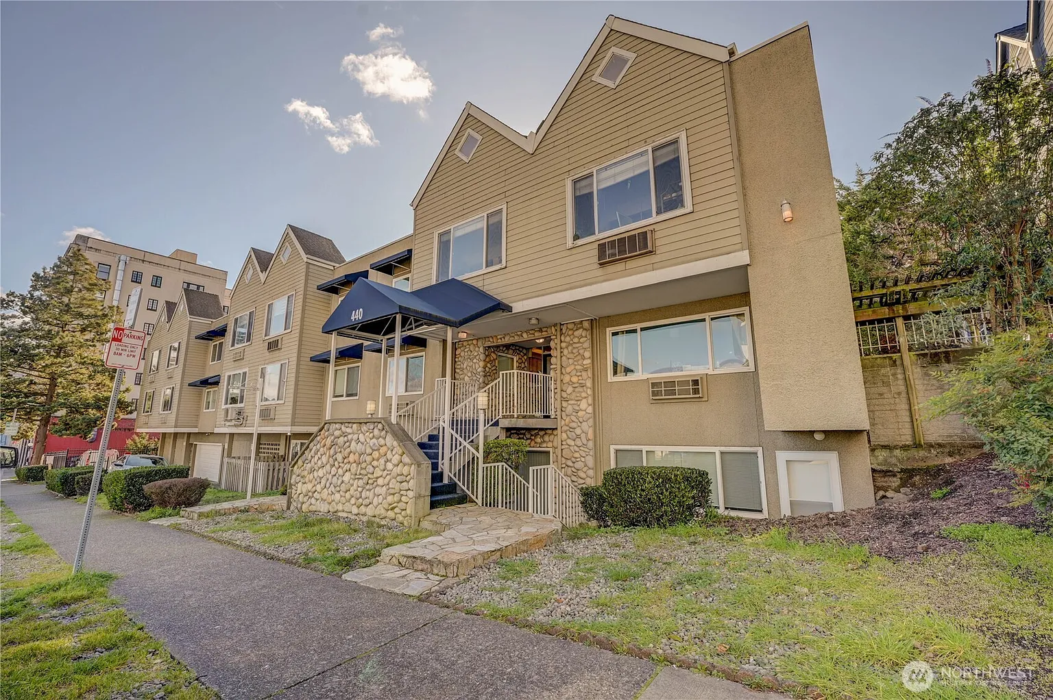 440 St Helens Avenue #209 photo 1